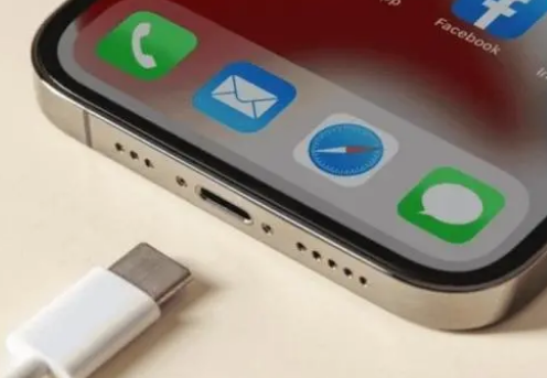 迪庆苹果15维修分享iPhone15改USB-C接口后能和安卓用户互借充电器吗 